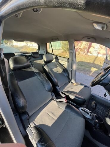 Kia: Kia Picanto EX, qara rəng, 5 qapılı hetçbek. Xüsusiyyətlər: - Kompakt — 6