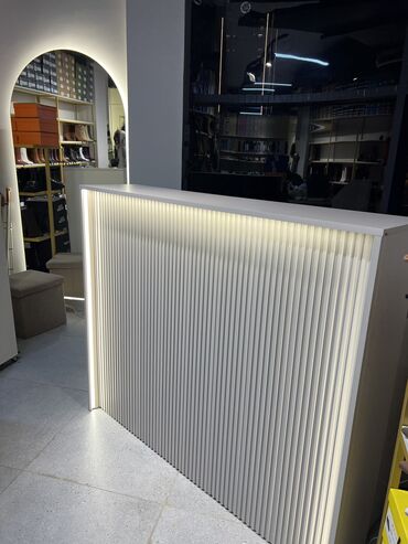 Стойки ресепшн: Столы ресепшен Администраторский стол Кассовый стол Занимаемся — 3