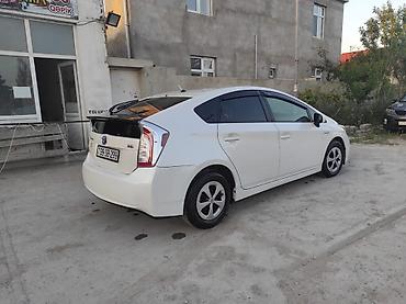 prius qranat: Toyota Prius: 1.8 l | 2013 il — 2