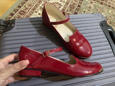 красные детские туфли: Корейские туфли
Состояние отличное