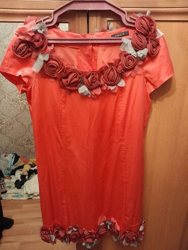 Ziyafət donları: Paltarlar hamisi 1defe toya geyilib. olculeri,40-42 ve 46-48.Vassap — 10