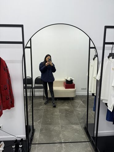 зеркало стоячие: Напольное арочное зеркало в тонкой металлической раме - Большой