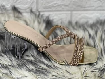 Papuče: 2200din
.
36-40 — 15