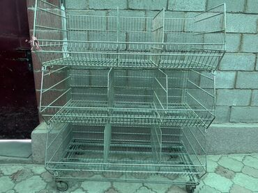 продаю стеллажи: Стеллаж Для продуктов, На колесах, 156 см * 126 см * 76 см