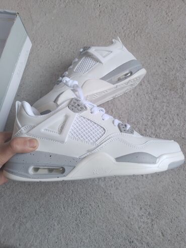 air force 1 white: Продаю мужские кроссовки Nike air jordan retro 4 кожаные 42 размер