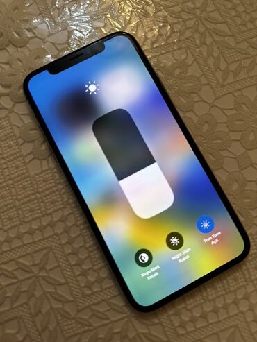Apple iPhone: IPhone X, 64 GB, Gümüşü, Simsiz şarj, Face ID