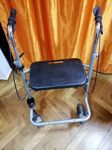 stolica za invalide: Hodalica sklapajuća sa ispravnim kočnicama
Sve je Ok
 Mirjevo