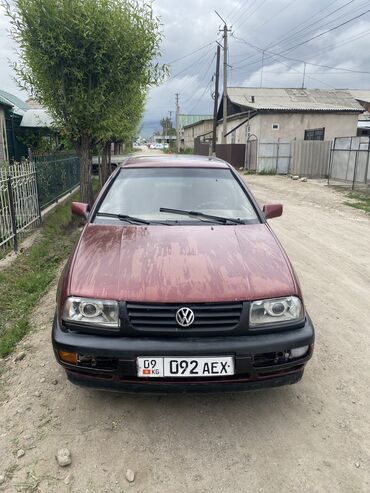 меняю на венто: Volkswagen Vento: 1993 г., 1.8 л, Механика, Бензин, Седан