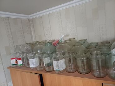 товары для дома и сада: Продаю банки стеклянные, количество 50 шт. 3-х литровый 25 сом