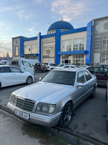 чайка газ 13: Mercedes-Benz W124: 1993 г., 2.8 л, Механика, Бензин, Седан