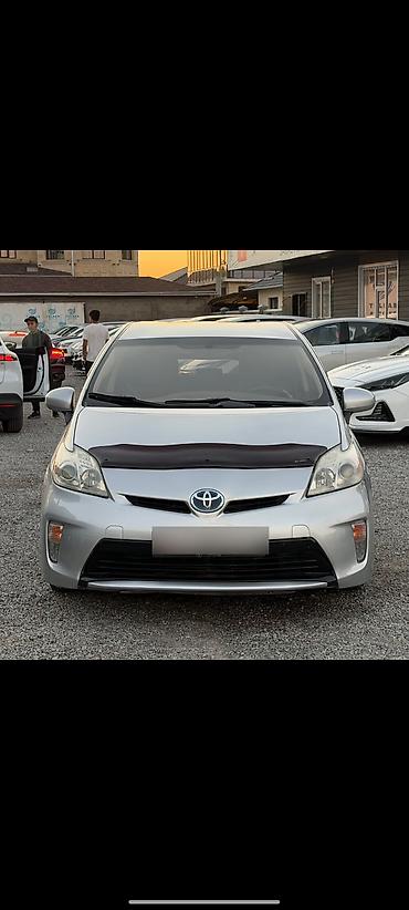 Toyota: Toyota Prius: 2015 г., 1.8 л, Автомат, Гибрид, Седан at lalafo.kg — 2 Toyota: Toyota Prius: 2015 г., 1.8 л, Автомат, Гибрид, Седан — 2