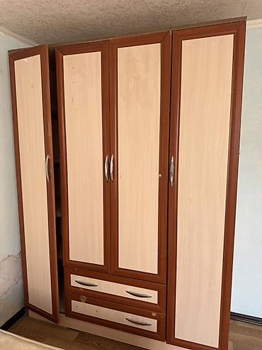 Спальные гарнитуры: Спальный гарнитур, Б/у, Двуспальная кровать, Комод, Тумба, ДСП, Самовывоз, цвет - Коричневый — 1