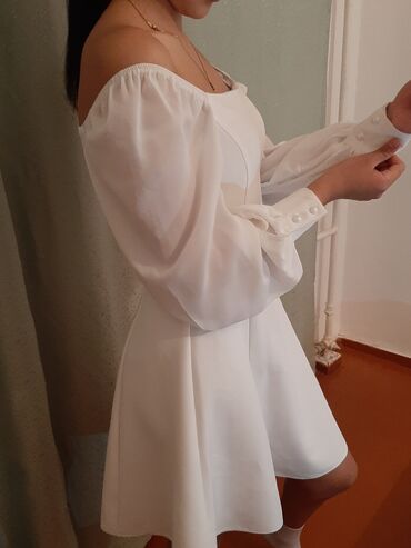 Очень красивое, белое платье. Размер: 42