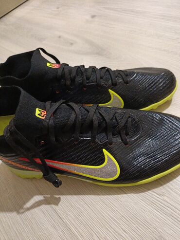 Səndəl və şəp-şüplər: Məhsul: Futbol butsaları (süni ot üçün nəzərdə tutulub). original nike