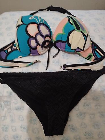 qadin geyim: Qadın çimərlik geyimləri və ətək dəsti - 1-ci bikini: Üst hissə — 1
