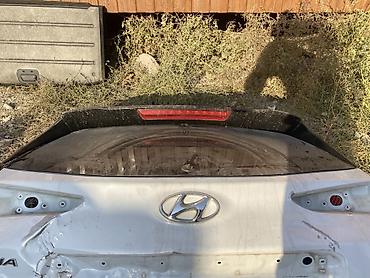 кич саренто: Задняя дверь (крышка багажника) Hyundai Kona — 1