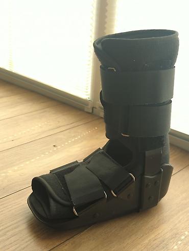 Ортопедический фиксатор-ботинок (walking boot) для голеностопа и