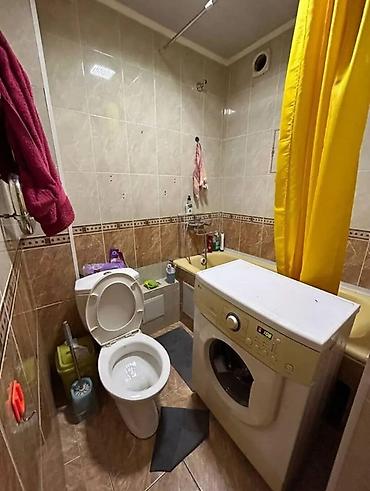 Квартиры: 2 комнаты, 43 м², 8 мкр 104 серия, 2 этаж, Старый ремонт — 3