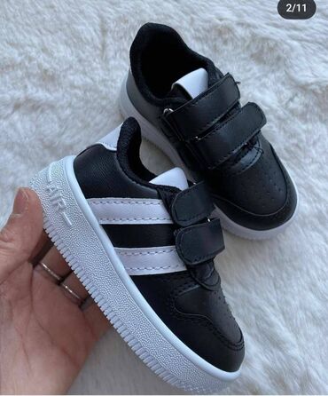 Patike: Veličina - 34, Vodootporne — 24