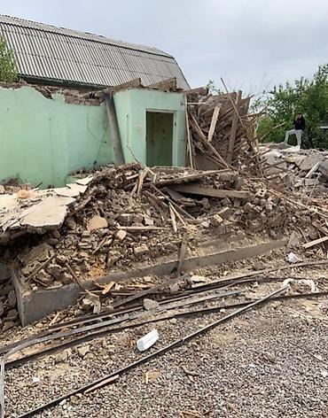 Демонтажные работы: | Снос перегородки | Снятие реечных потолков | Демонтаж ламината, Демонтаж паркета, Демонтаж линолеума | Крыша из шифера, Металлочерепичная кровля, Мягкая кровля Больше 6 лет опыта — 10