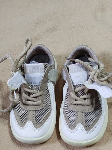 Детская обувь: Продаю детскую обувь в идеальном состоянии. Брали от 3500 сом. От 400 — 19