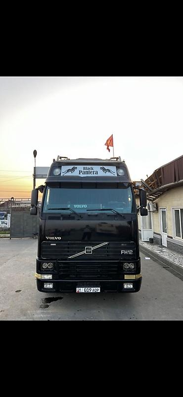 мото фила: Тягач, Volvo, 2000 г., Тентованный — 2