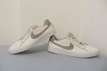 Patike i sportska obuća: Nike br 42 27cm patike u extra stanju bez mana greske ostecenja