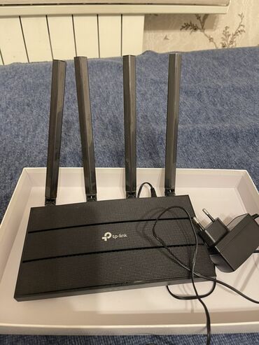 сайма телеком вай фай роутер: Madem TP-Link istehsalı olan qara rəngli simsiz router. Bu model dörd