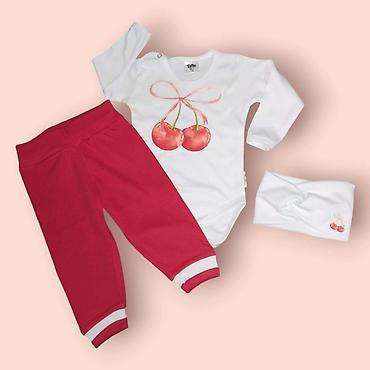 Kompleti: 3 delni kompletic Vel 56-62 dvobroj do 3 meseci 68 do 5 meseci 74 do 9 — 17