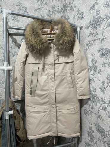 продам парку женскую зимнюю: Зимняя куртка парка Теплая Одевала 2-3 раза Покупала за 8.000сом