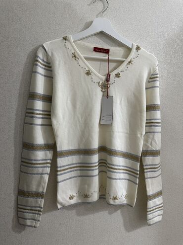 водолазка теплая: Свитер кофта женская размер стандарт новые отдам по 200 каждую цвета