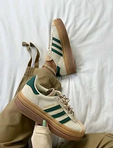 brax star: Adidas Gazzele

Brojevi: 36-41

3900 — 3