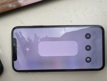 телефон айфон 1: IPhone Xs, Б/у, 256 ГБ, Серебристый, Защитное стекло, Чехол, 75 %