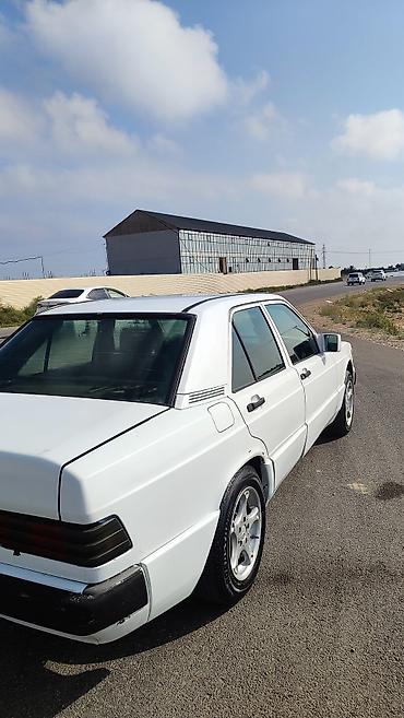 bmw e39 m: Mercedes-Benz 190 (W201) sedan – ağ rəng Xarici: - Klassik W201 — 6