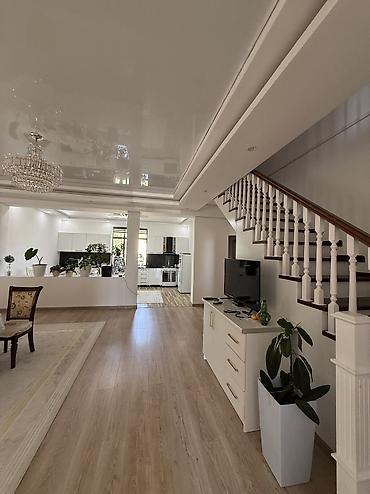 ысык кол: 🏡 Сдается уютный большой дом на Иссык-Куле 📍Бактуу-Долоноту ✨ Вид на — 10
