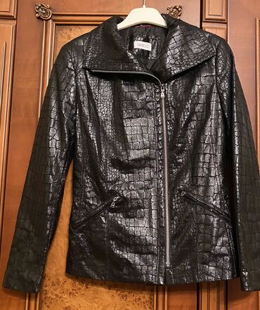 deri satışı: Женская куртка M (EU 38), L (EU 40), цвет - Черный
