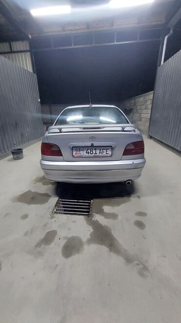Toyota: Toyota Avensis: 1999 г., 1.6 л, Механика, Бензин, Седан