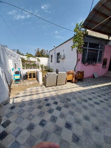 Həyət evləri və villaların satışı: Satılır: həyətli ev - Geniş, tam daş döşəməli həyət. Hündür, taxta — 2