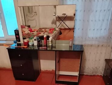 Yataq otağı dəstləri: İkinəfərlik çarpayı, Dolab