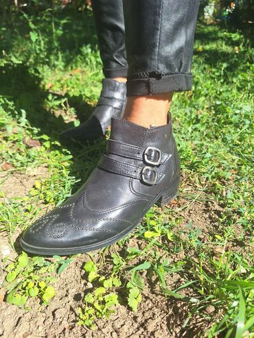 Gležnjače: Ženske kratke čizme – više modela Muške cipele. cena od 30 do 60 — 2