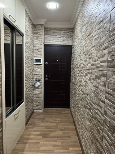 Yeni tikili: Satılır: studiya tipli zövqlü mənzil interyeri - Geniş qonaq otağı — 11