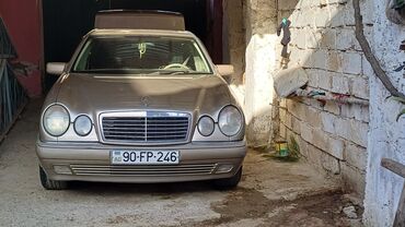 yeşka mercedes: Mercedes-Benz E 320: 3.2 l | 1998 il Sedan