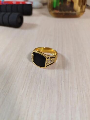 Prstenje: Vel:13
Cena:1100din — 14