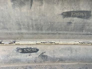 Бампер и комплектующие: Бампер Toyota, Б/у, Оригинал — 13