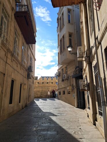 Otaqların günlük kirayəsi: Salam əleykum. İçərişəhər metrosuna yaxin, Qala divarlarından içəridə — 9
