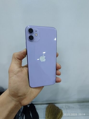 Apple iPhone: IPhone 11, Б/у, 128 ГБ, Серебристый, Защитное стекло, Чехол, 85 %