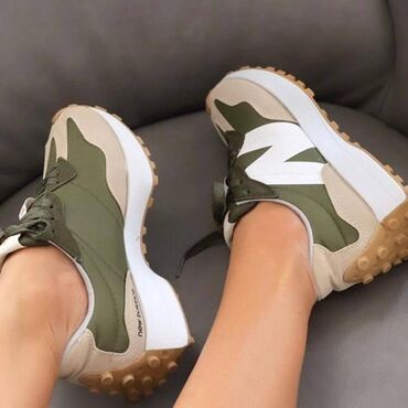 Patike: New balance 327 patike

Novo
Brojevi 36 do 40 — 15