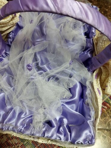 Xonçalar: Sebetlerin herbiri 5 azn Qırmızı üreyli qutu 70 azn alınıb 20 azn -da lalafo.az — 2 Xonçalar: Sebetlerin herbiri 5 azn Qırmızı üreyli qutu 70 azn alınıb 20 azn — 2