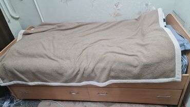 кроватка: Полуторная Кровать, Б/у