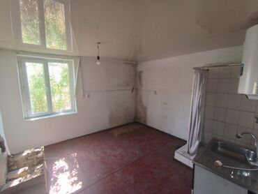 долгосрочная аренда дома бишкек: 40 м², 2 комнаты, Бронированные двери, Забор, огорожен